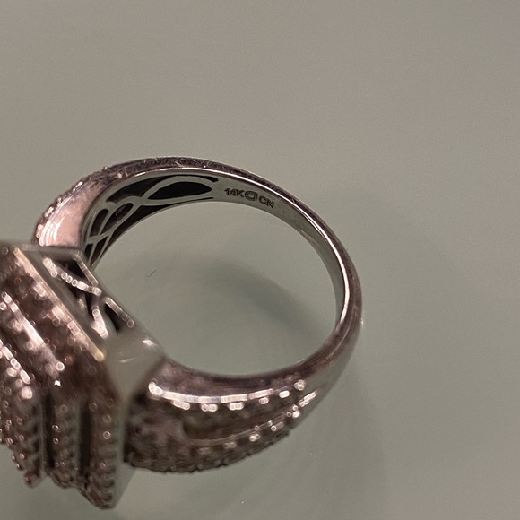 Engagement ring - Picture 8 of 10